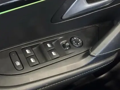 Photo 10 Peugeot 208  e- 136ch GT Pack