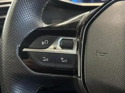 Photo 13 Peugeot 208  e- 136ch GT Pack