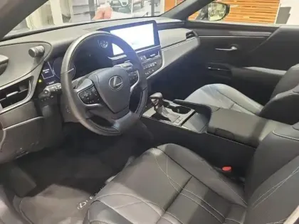 Photo 3 Lexus Es  300h Luxe MY25