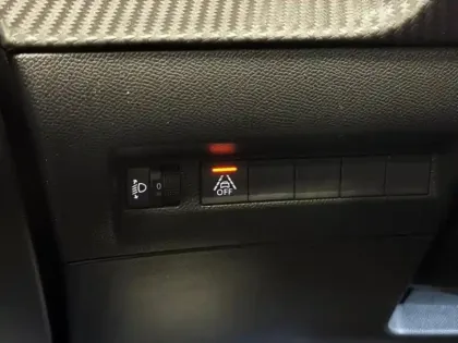 Photo 9 Peugeot 208  e- 136ch Active