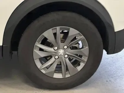 Photo 4 Peugeot 2008  e- 136ch Style