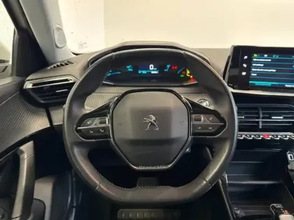 Photo 11 Peugeot 2008  e- 136ch Style