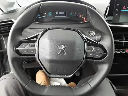 Photo 30 Peugeot 208  Electrique 50 kWh 136ch