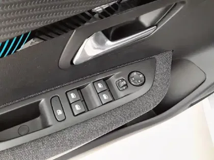 Photo 45 Peugeot 208  Electrique 50 kWh 136ch