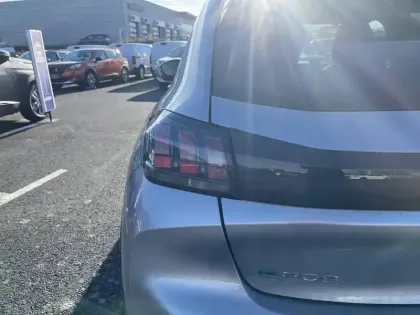 Photo 16 Peugeot 208  Electrique 50 kWh 136ch