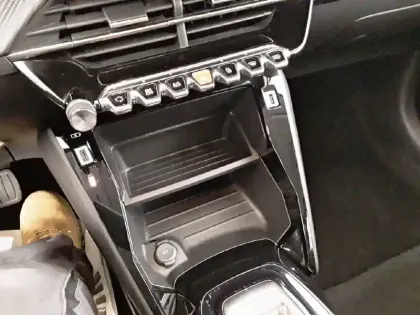 Photo 42 Peugeot 208  Electrique 50 kWh 136ch