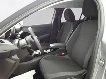 Photo 32 Peugeot 208  Electrique 50 kWh 136ch