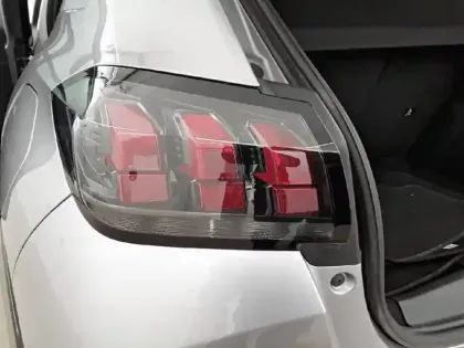 Photo 38 Peugeot 208  Electrique 50 kWh 136ch