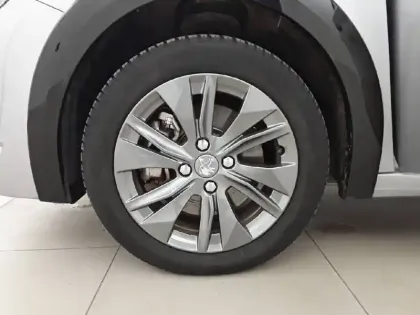 Photo 34 Peugeot 208  Electrique 50 kWh 136ch