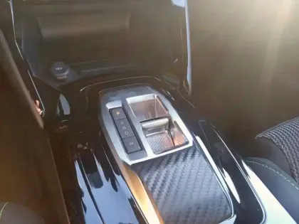 Photo 13 Peugeot 2008  Hybrid 145 e-DCS6