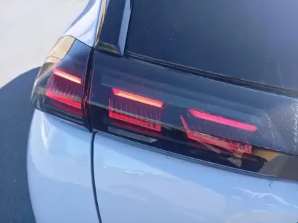 Photo 16 Peugeot 2008  Hybrid 145 e-DCS6