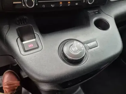 Photo 26 Peugeot Partner  FOURGON M 650 KG BLUEHDI 130 S&S EAT8