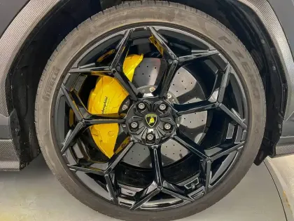 Photo 8 Lamborghini Urus  4.0 V8 666 ch BVA8