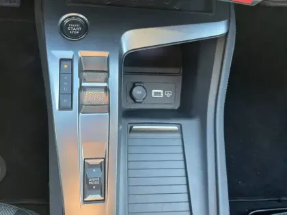 Photo 13 Peugeot 308  PHEV 180 e-EAT8