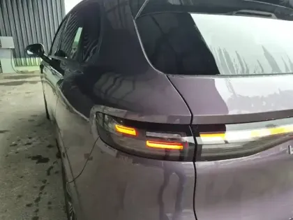 Photo 16 Leapmotor B10  BEV 67.1 kWh - 160 kW