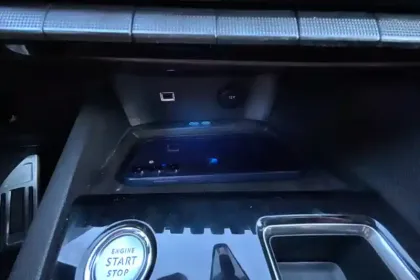 Photo 24 Peugeot 3008  Hybrid 225 e-EAT8