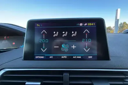 Photo 18 Peugeot 3008  Hybrid 225 e-EAT8