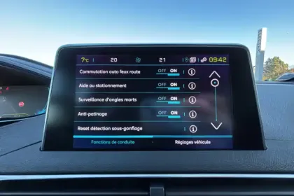 Photo 21 Peugeot 3008  Hybrid 225 e-EAT8