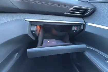 Photo 17 Peugeot 3008  Hybrid 225 e-EAT8