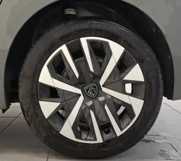 Photo 6 Peugeot 208  PureTech 75 S&S BVM5