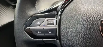 Photo 16 Peugeot 208  PureTech 75 S&S BVM5