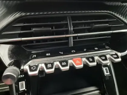 Photo 29 Peugeot 208  Electrique 50 kWh 136ch