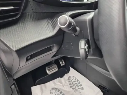 Photo 37 Peugeot 208  Electrique 50 kWh 136ch