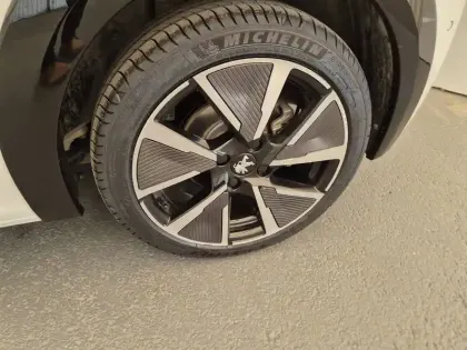 Photo 25 Peugeot 208  Electrique 50 kWh 136ch