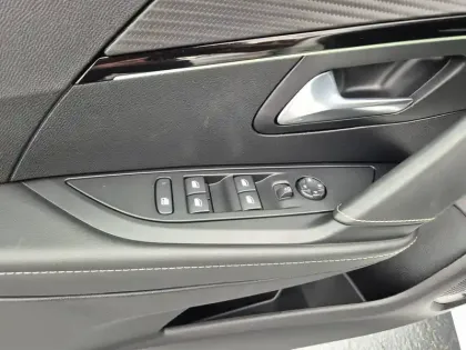 Photo 36 Peugeot 208  Electrique 50 kWh 136ch