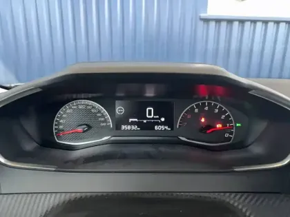 Photo 11 Peugeot 2008  PureTech 100 S&S BVM6