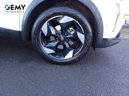 Photo 12 Renault Captur  E-Tech full hybrid 160 ch