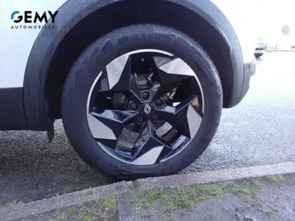 Photo 10 Renault Captur  E-Tech full hybrid 160 ch