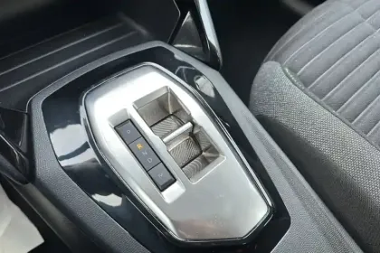 Photo 15 Peugeot 208  Hybrid 100 e-DCS6