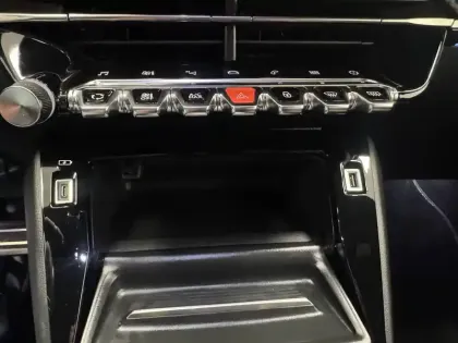 Photo 28 Peugeot 208  PureTech 130 S&S EAT8