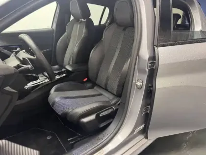 Photo 15 Peugeot 208  PureTech 130 S&S EAT8