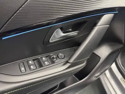 Photo 20 Peugeot 208  PureTech 130 S&S EAT8