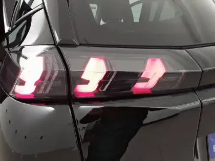 Photo 40 Peugeot 2008  PureTech 100 S&S BVM6