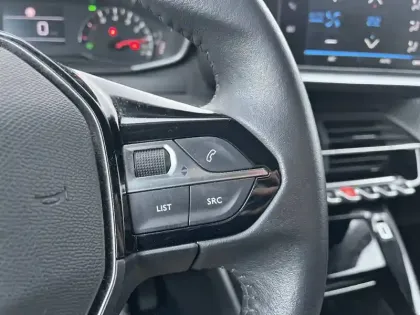 Photo 18 Peugeot 2008  PureTech 100 S&S BVM6