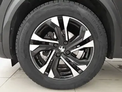 Photo 36 Peugeot 2008  PureTech 100 S&S BVM6