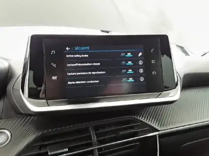 Photo 44 Peugeot 2008  PureTech 100 S&S BVM6