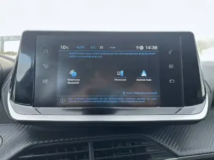 Photo 21 Peugeot 2008  PureTech 100 S&S BVM6