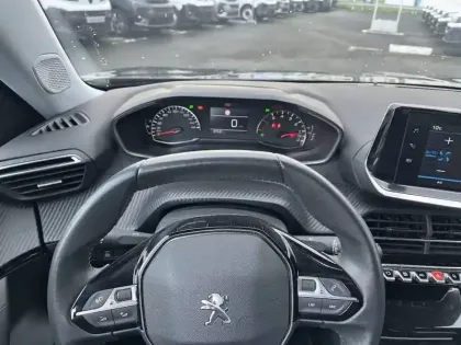 Photo 9 Peugeot 2008  PureTech 100 S&S BVM6