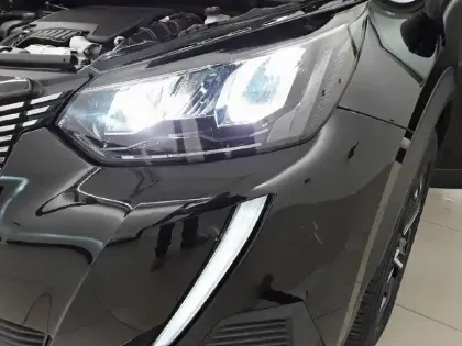 Photo 39 Peugeot 2008  PureTech 100 S&S BVM6