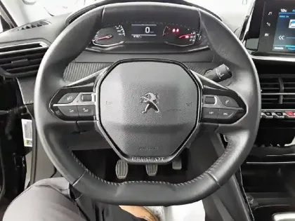 Photo 32 Peugeot 2008  PureTech 100 S&S BVM6