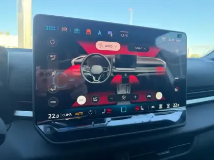 Photo 20 Volkswagen T-roc  1.5 eTSI EVO2 Hybrid 150 ch DSG7