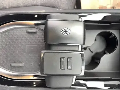 Photo 20 Renault Espace  E-Tech full hybrid 200 GSR2