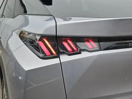 Photo 16 Peugeot 3008  Hybrid 136 e-DCS6