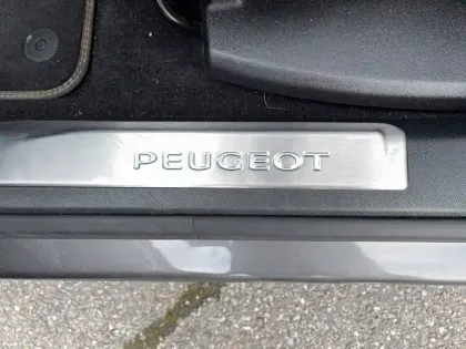 Photo 95 Peugeot 3008  Hybrid 225 e-EAT8