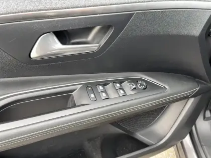 Photo 94 Peugeot 3008  Hybrid 225 e-EAT8