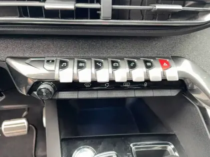 Photo 27 Peugeot 3008  Hybrid 225 e-EAT8